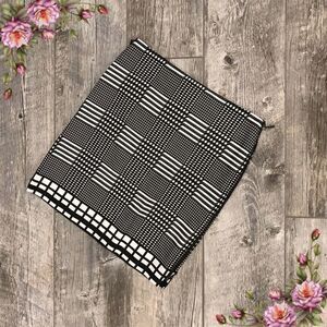 MAKE AN‎ OFFER ;) Fashion black and white skirt